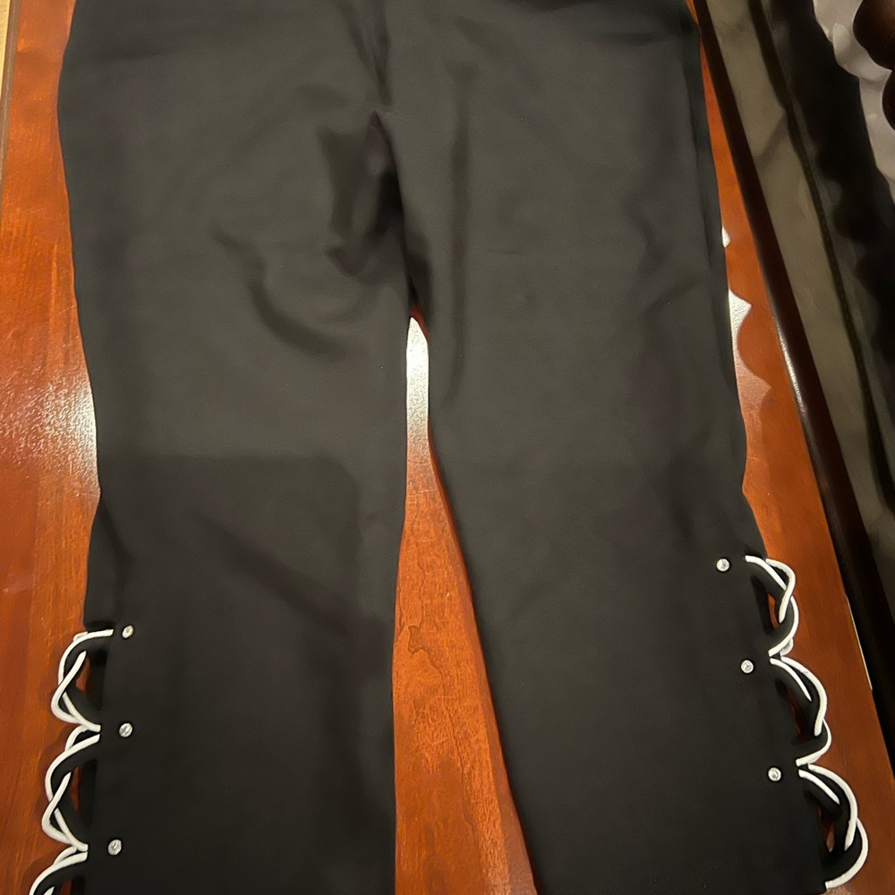 Nygard Lace-Up Detail Capris
